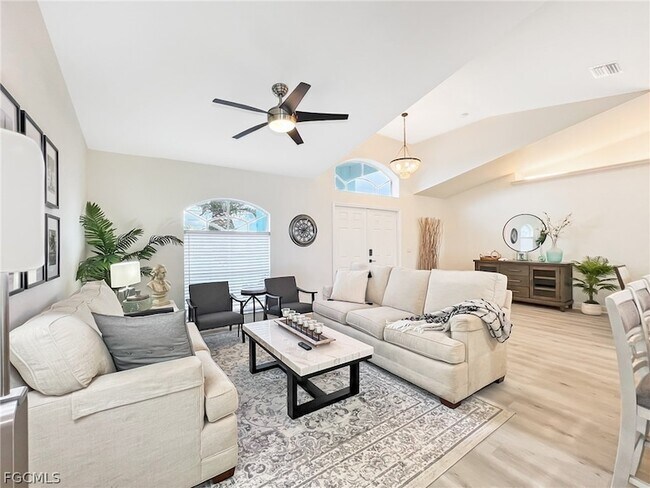 Building Photo - 1325 NE 5th Pl