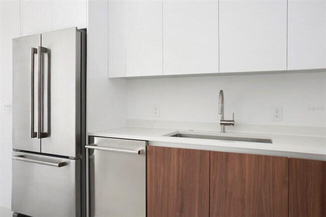 Building Photo - 400 Central Ave