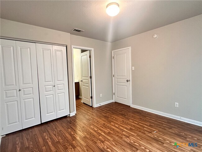 Building Photo - 264 Trestle Tree