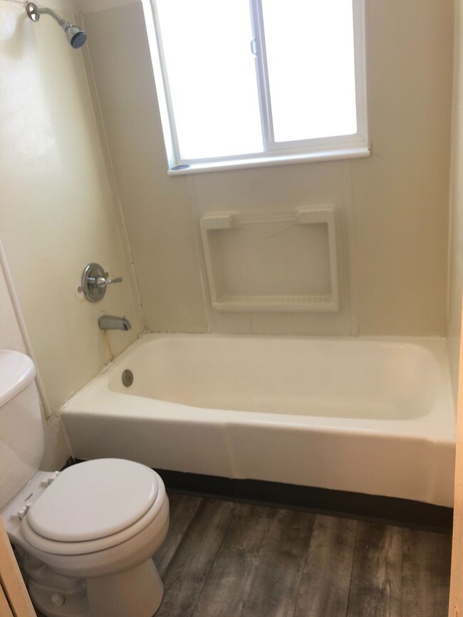 Building Photo - Bright & Private 1-Bedroom Retreat in the ...
