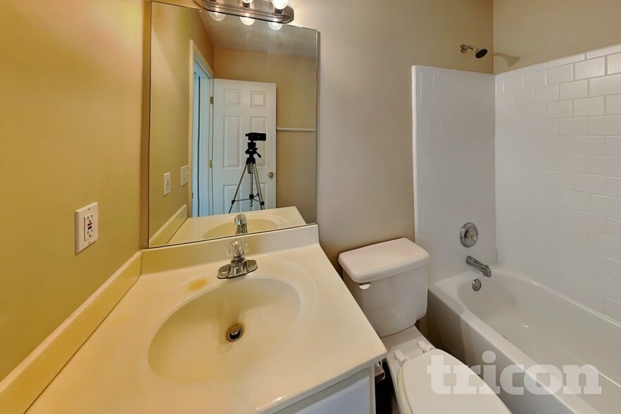 Building Photo - 3702 Heyford Ct