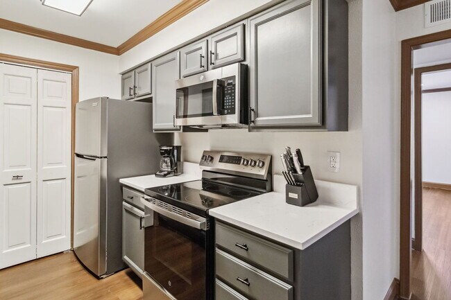 Building Photo - 906 Chapel Creek Dr