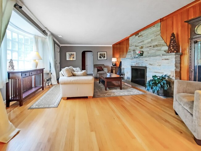 Building Photo - Short-term Rental. 3BR/3.5BA Cape Cod – Ov...