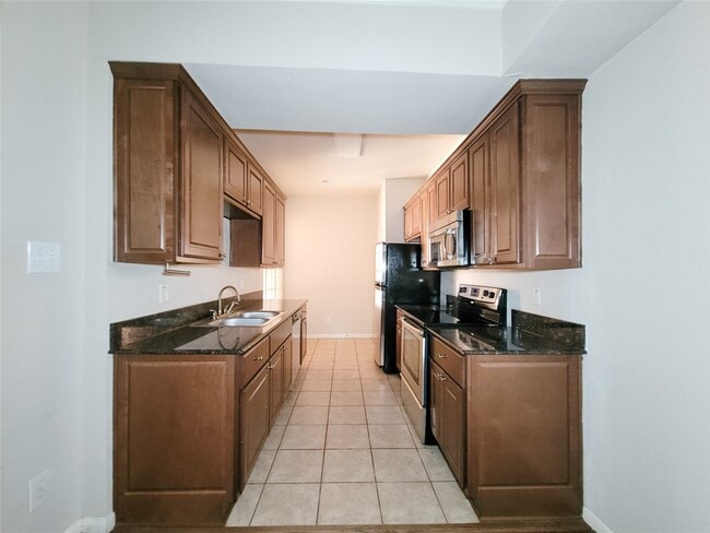 Building Photo - 2255 Braeswood Park Dr