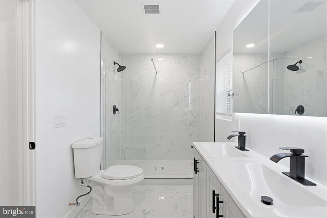 Building Photo - 65 Oaktree Dr