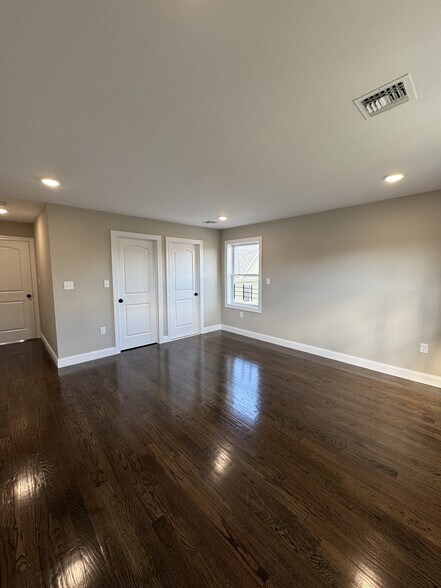 Building Photo - 515 Walnut St