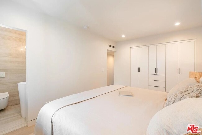 Building Photo - 2805 3rd St