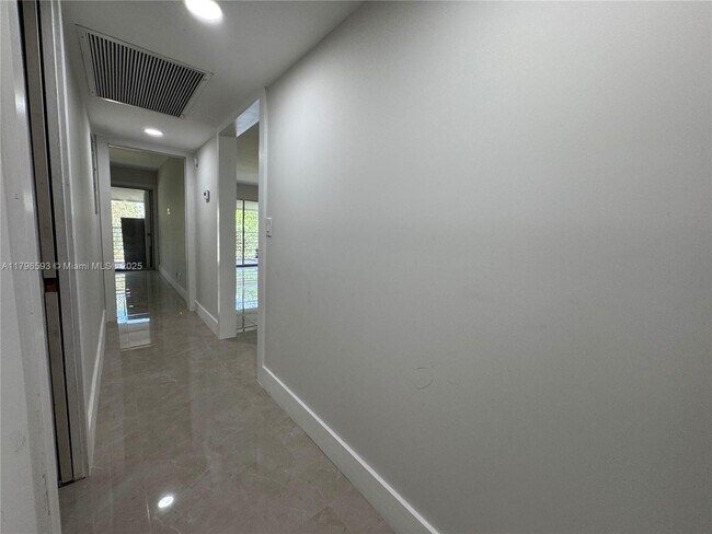 Building Photo - 3404 Bimini Ln