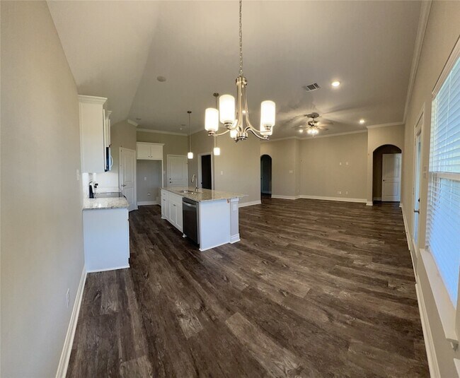 Building Photo - 704 Tippit Ln