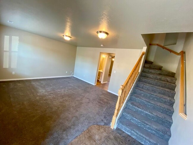 Building Photo - Beautiful Hidden Valley Townhome!