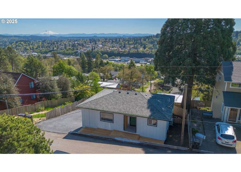 Building Photo - 4685 Riverview Ave