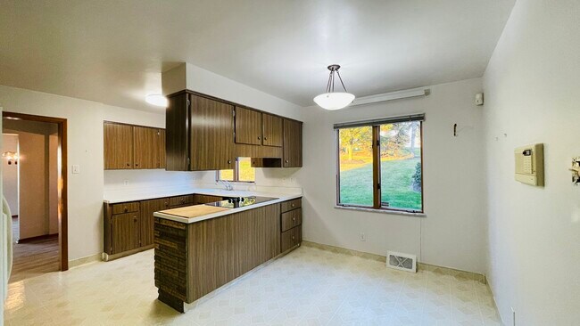 Building Photo - 1491 E Maiden St