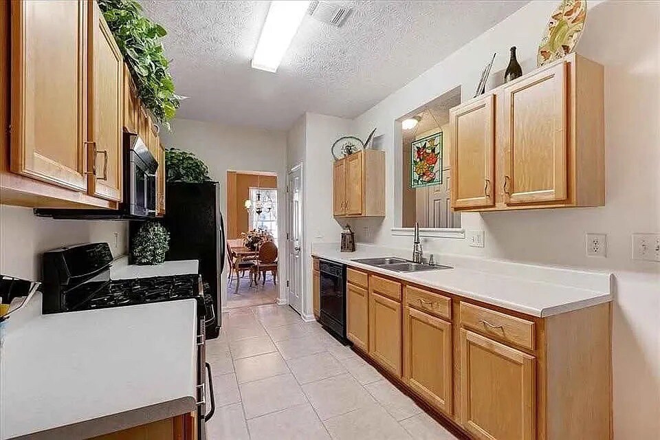 Building Photo - Room in Townhome on Kentmere Dr