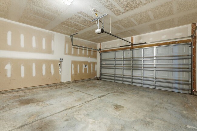 Building Photo - 217 Timberlake Dr