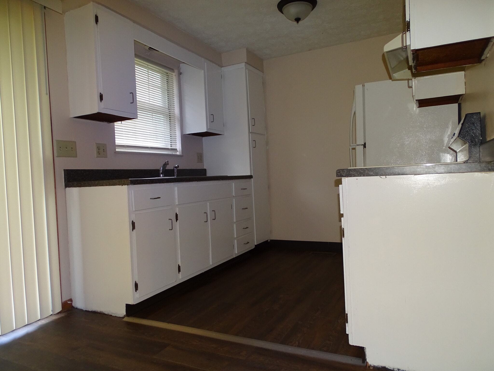 Building Photo - 1670 Colonial Dr