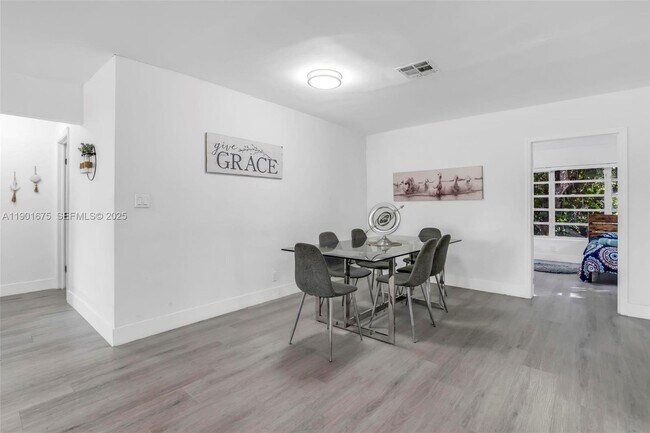 Building Photo - 230 NE 2nd Pl