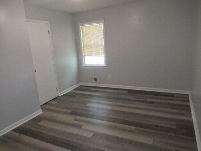Building Photo - 55 Greenwood Ln