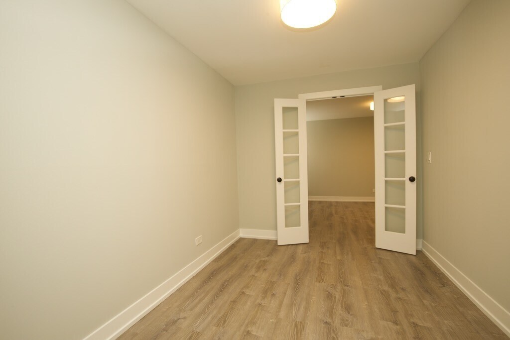 Building Photo - 509 W Barry Ave
