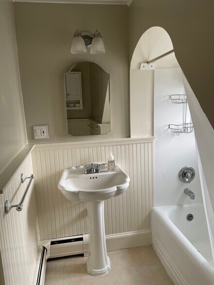 Building Photo - 4 Belmont St