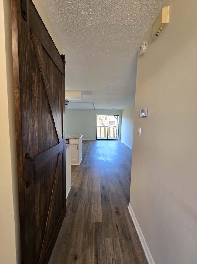 Building Photo - 3071 Huntleigh Dr