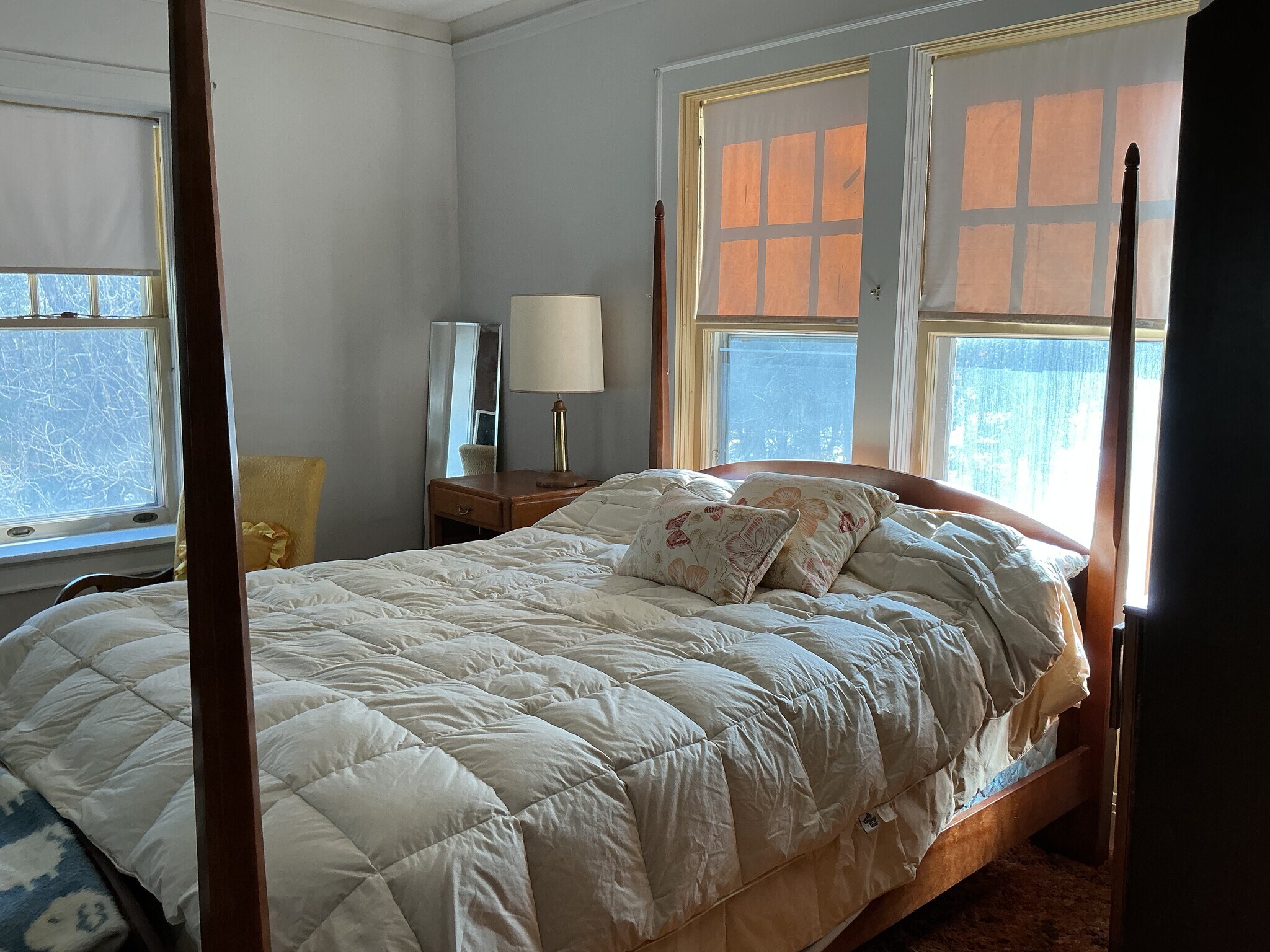 Queen size bed - 3901 Greysolon Rd