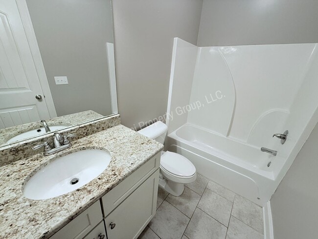 Building Photo - 4BR/4.5BA Stand Alone Unit For Rent