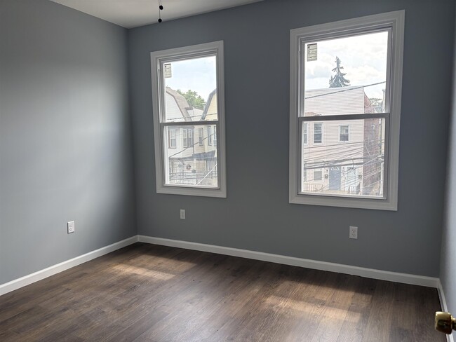 Building Photo - 304 Chapel Ave