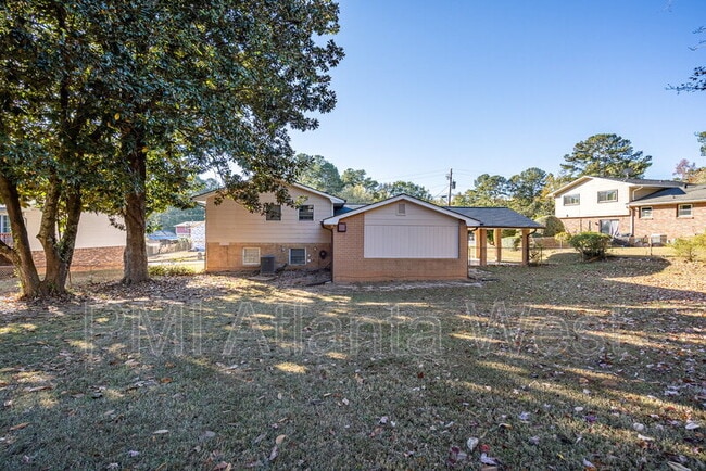 Building Photo - 2135 Knighton Dr