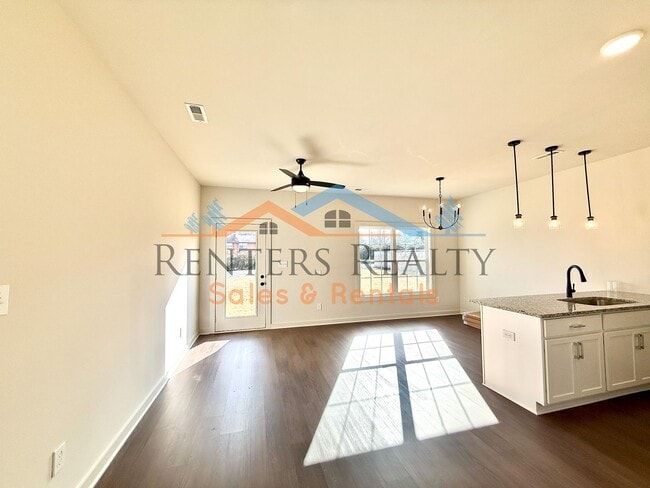 Building Photo - Modern Luxury Townhouse in the Heart of Huntsville