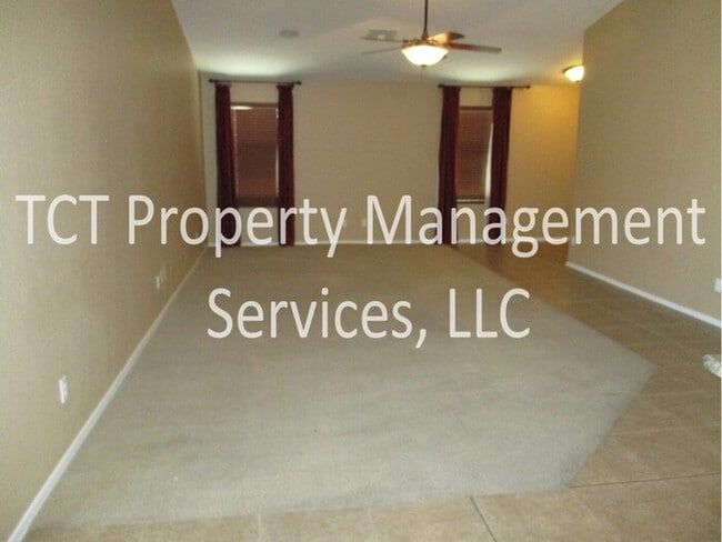 Building Photo - Beautiful Home in Shamrock Estates!