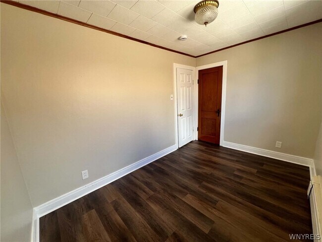 Building Photo - 98 Freund St