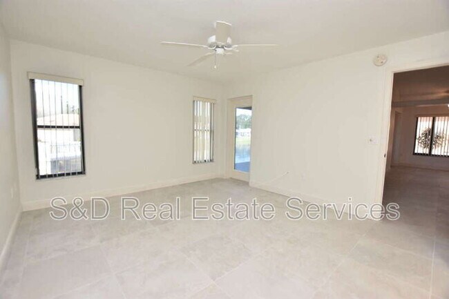 Building Photo - 2235 Silver Re Dr