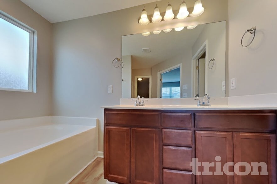 Building Photo - 1107 Selous Dr