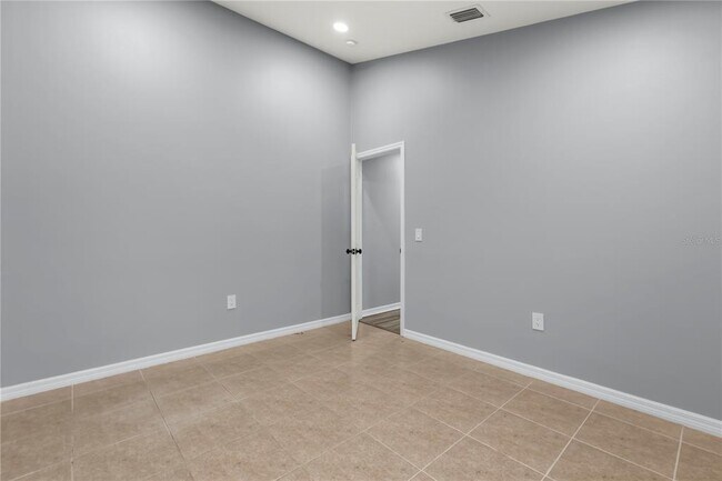 Building Photo - 460 Martigues Dr