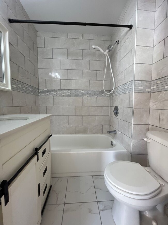 Building Photo - Move-in ready and well-maintained, this 4-...