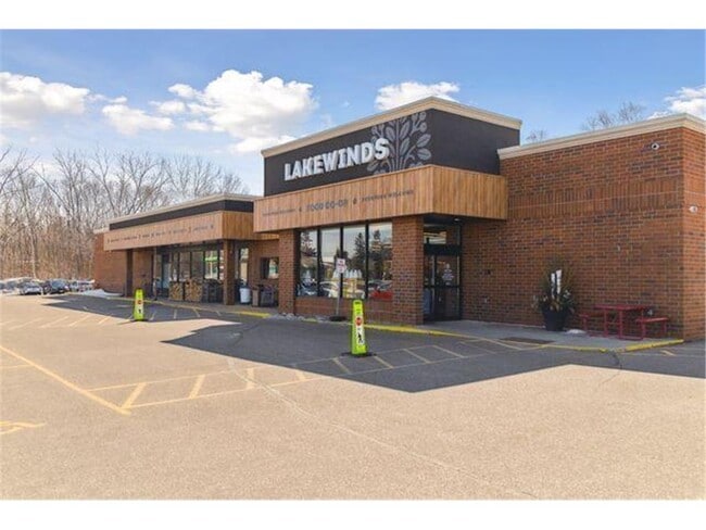 Building Photo - 3465 Deephaven Ave