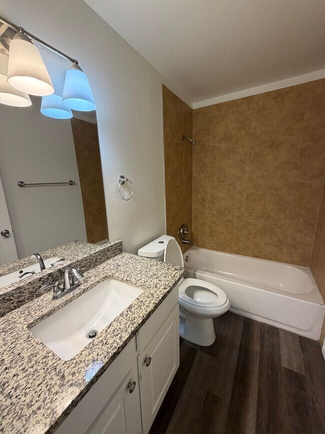 Building Photo - 1431 S Lazona Dr