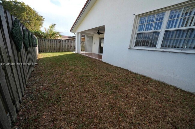 Building Photo - 9921 SW 164th Ct