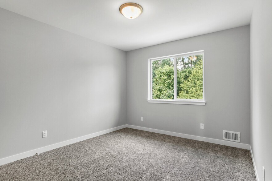 Building Photo - 200 Chalet Dr