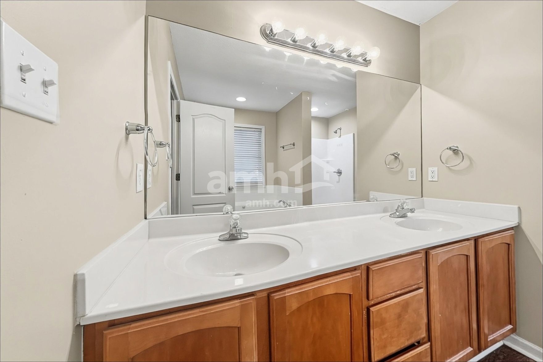 Building Photo - 4905 Sunday Silence Dr