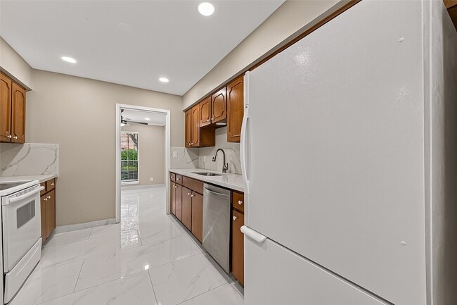 Building Photo - 6649 De Moss Dr