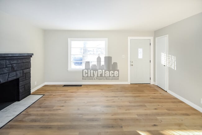 Building Photo - 3721 Kinnear Ave