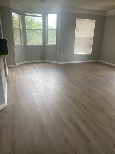 Building Photo - 8807 Villa View Cir