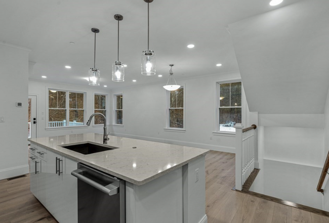 Building Photo - 19 Lily Pond Ln