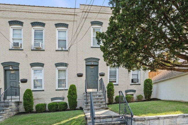 Building Photo - 557 Broad St