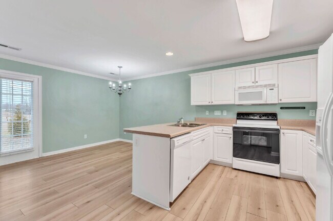 Building Photo - Spacious 3BR, 2BA Townhome with 2-Car Garage & Fireplace $1850/mo rent***