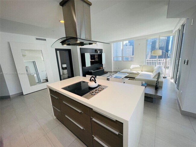 Building Photo - 801 Brickell Key Blvd