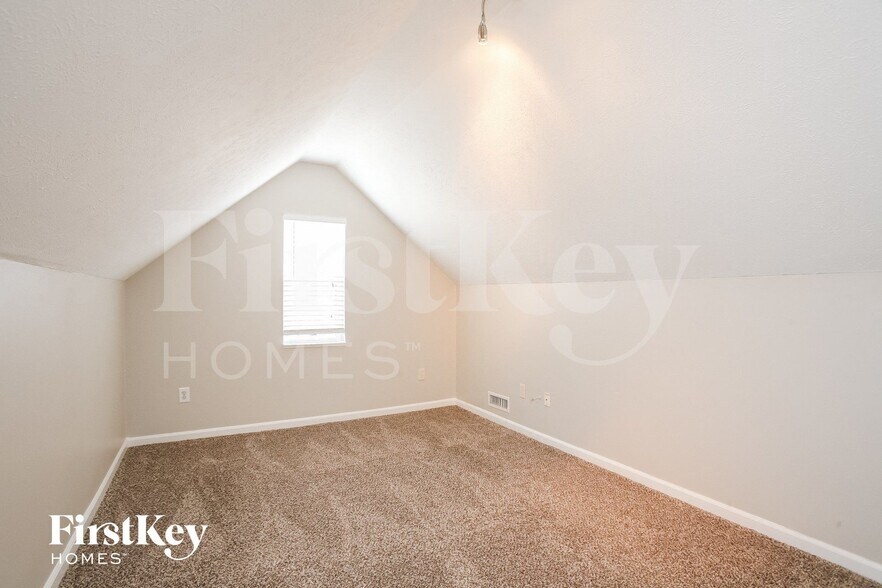 Building Photo - 7044 N Mesquite Ct