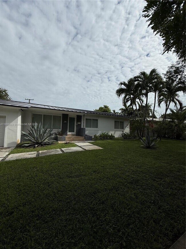 Building Photo - 675 NE 93rd St