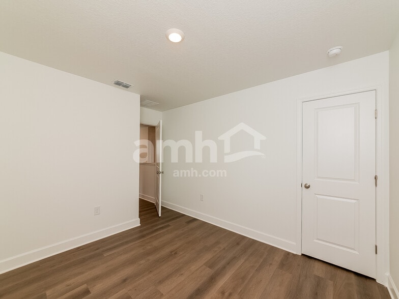 Building Photo - 3307 Muscatine Ave